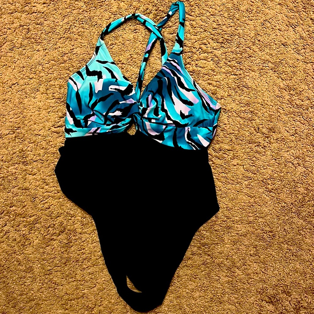 Cupshe bathing suit XL never worn